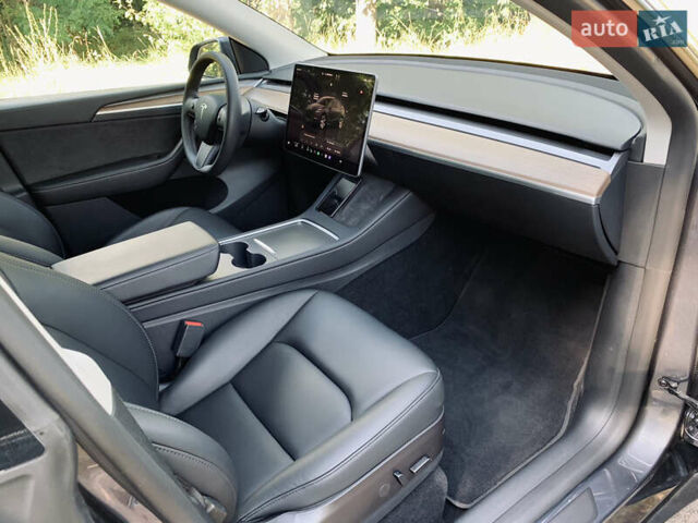 Серый Тесла Model Y, объемом двигателя 0 л и пробегом 47 тыс. км за 28028 $, фото 27 на Automoto.ua