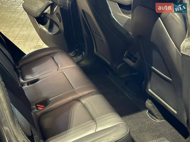Серый Тесла Model Y, объемом двигателя 0 л и пробегом 72 тыс. км за 29999 $, фото 5 на Automoto.ua