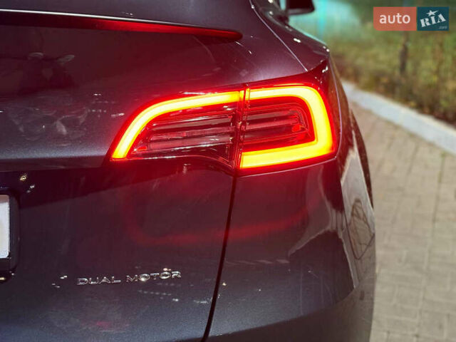 Серый Тесла Model Y, объемом двигателя 0 л и пробегом 72 тыс. км за 29999 $, фото 3 на Automoto.ua