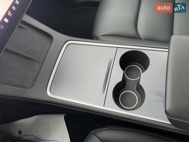 Серый Тесла Model Y, объемом двигателя 0 л и пробегом 30 тыс. км за 31700 $, фото 14 на Automoto.ua