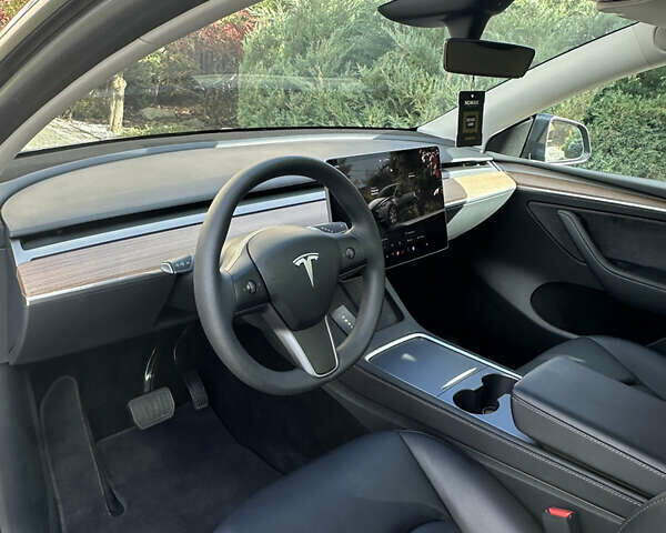 Тесла Model Y 2023 у Чернівцях на Automoto.ua Сірий Тесла Model Y, об'ємом двигуна 0 л та пробігом 20 тис. км за 23500 $, фото 17 на Automoto.ua