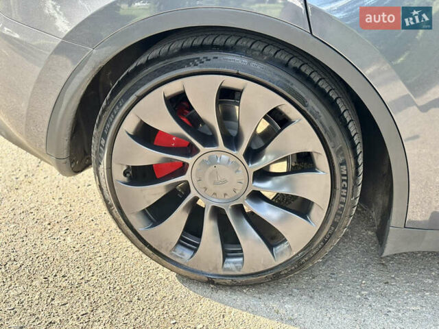 Серый Тесла Model Y, объемом двигателя 0 л и пробегом 20 тыс. км за 27500 $, фото 13 на Automoto.ua