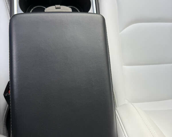 Сірий Тесла Model Y, об'ємом двигуна 0 л та пробігом 28 тис. км за 27900 $, фото 60 на Automoto.ua