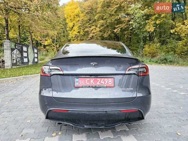 Серый Тесла Model Y, объемом двигателя 0 л и пробегом 32 тыс. км за 29500 $, фото 3 на Automoto.ua