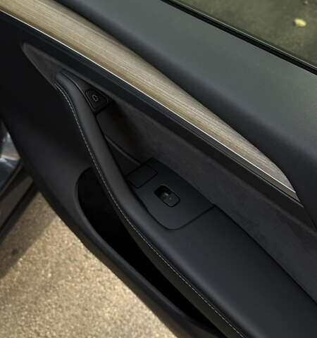 Серый Тесла Model Y, объемом двигателя 0 л и пробегом 25 тыс. км за 30500 $, фото 15 на Automoto.ua