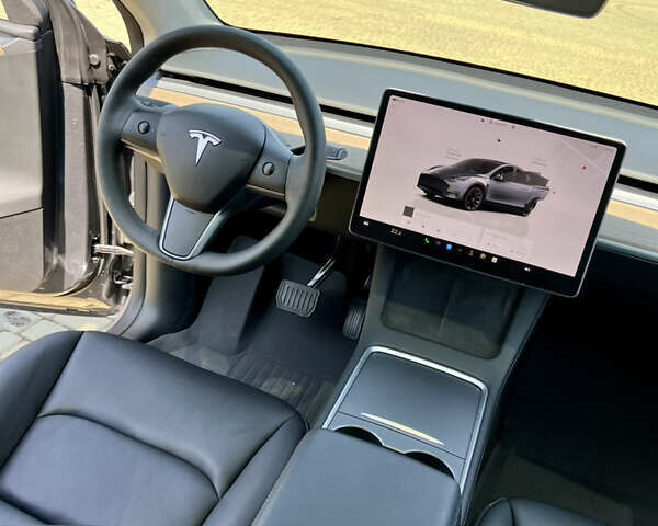 Серый Тесла Model Y, объемом двигателя 0 л и пробегом 45 тыс. км за 23700 $, фото 19 на Automoto.ua