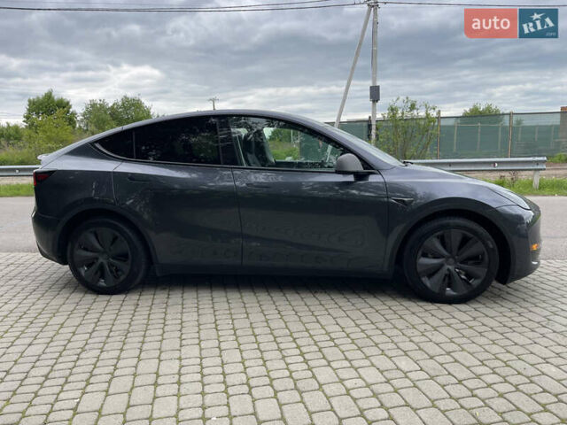 Серый Тесла Model Y, объемом двигателя 0 л и пробегом 19 тыс. км за 33700 $, фото 1 на Automoto.ua