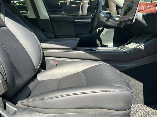 Серый Тесла Model Y, объемом двигателя 0 л и пробегом 39 тыс. км за 30500 $, фото 12 на Automoto.ua