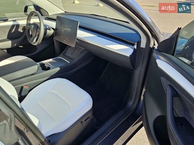 Серый Тесла Model Y, объемом двигателя 0 л и пробегом 29 тыс. км за 27900 $, фото 31 на Automoto.ua