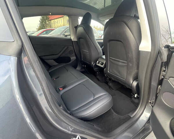 Серый Тесла Model Y, объемом двигателя 0 л и пробегом 41 тыс. км за 27300 $, фото 40 на Automoto.ua