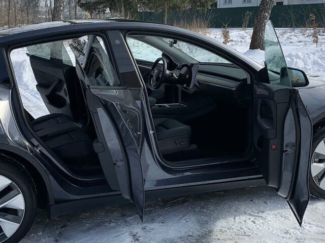 Серый Тесла Model Y, объемом двигателя 0 л и пробегом 47 тыс. км за 30500 $, фото 29 на Automoto.ua