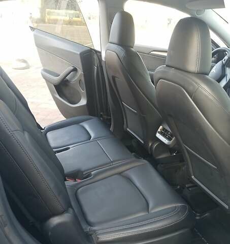 Сірий Тесла Model Y, об'ємом двигуна 0 л та пробігом 27 тис. км за 30500 $, фото 2 на Automoto.ua