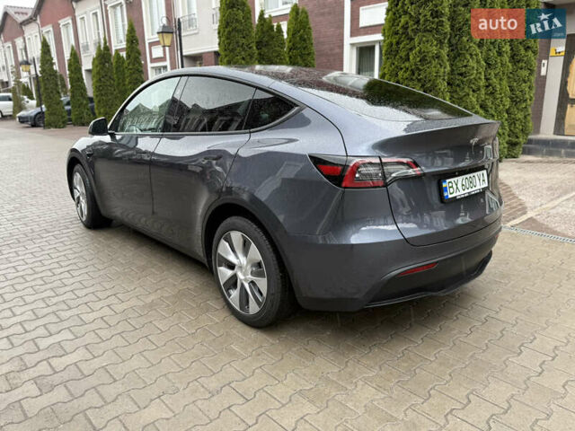 Серый Тесла Model Y, объемом двигателя 0 л и пробегом 18 тыс. км за 28500 $, фото 13 на Automoto.ua