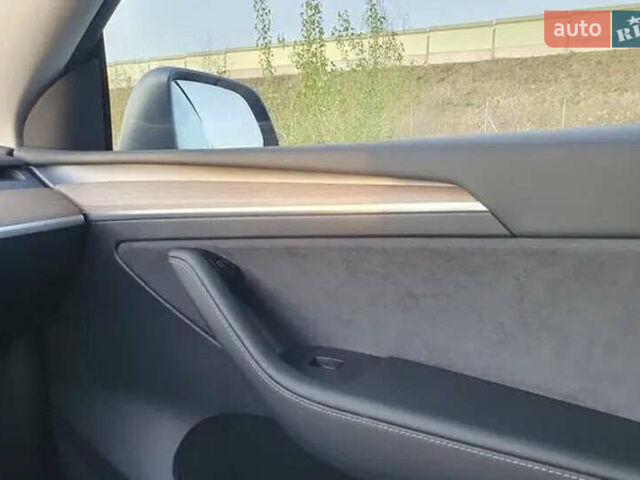 Серый Тесла Model Y, объемом двигателя 0 л и пробегом 39 тыс. км за 31000 $, фото 13 на Automoto.ua