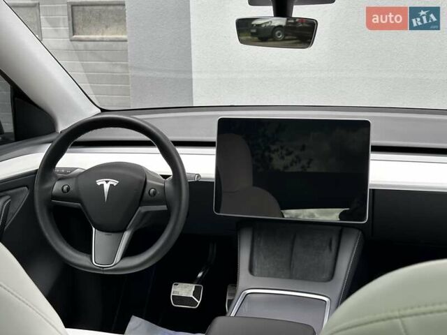 Серый Тесла Model Y, объемом двигателя 0 л и пробегом 32 тыс. км за 31999 $, фото 16 на Automoto.ua