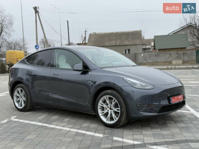 Серый Тесла Model Y, объемом двигателя 0 л и пробегом 27 тыс. км за 29500 $, фото 3 на Automoto.ua