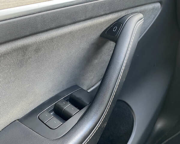 Сірий Тесла Model Y, об'ємом двигуна 0 л та пробігом 116 тис. км за 33000 $, фото 17 на Automoto.ua