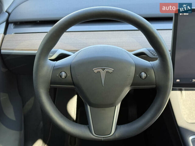 Серый Тесла Model Y, объемом двигателя 0 л и пробегом 46 тыс. км за 27200 $, фото 26 на Automoto.ua