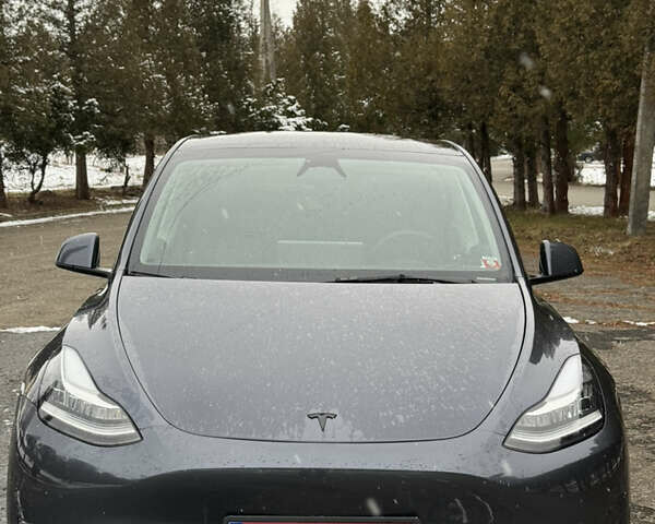 Серый Тесла Model Y, объемом двигателя 0 л и пробегом 28 тыс. км за 28200 $, фото 1 на Automoto.ua