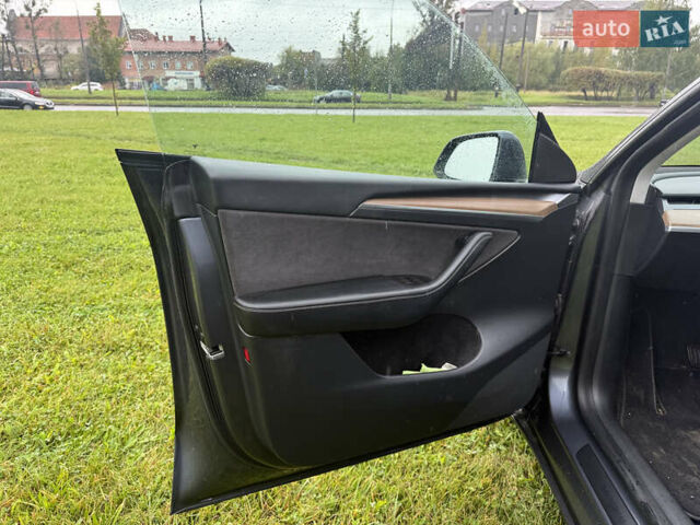 Серый Тесла Model Y, объемом двигателя 0 л и пробегом 44 тыс. км за 26900 $, фото 9 на Automoto.ua
