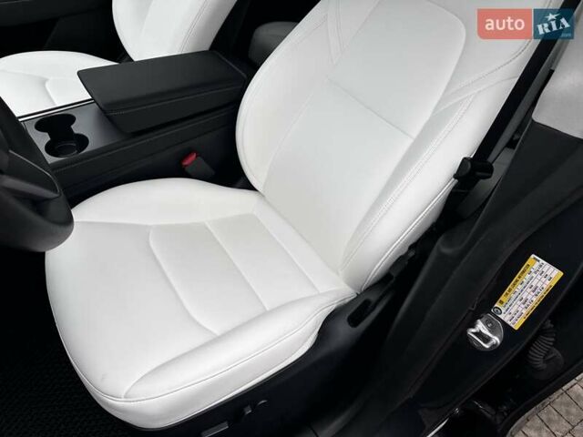 Серый Тесла Model Y, объемом двигателя 0 л и пробегом 24 тыс. км за 28399 $, фото 18 на Automoto.ua