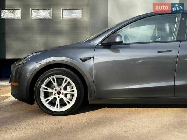 Сірий Тесла Model Y, об'ємом двигуна 0 л та пробігом 27 тис. км за 28999 $, фото 3 на Automoto.ua