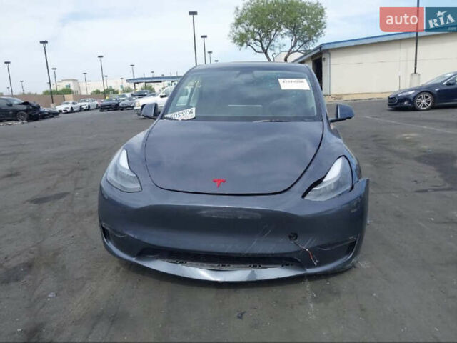 Серый Тесла Model Y, объемом двигателя 0 л и пробегом 29 тыс. км за 27500 $, фото 2 на Automoto.ua