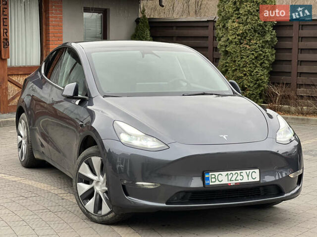 Серый Тесла Model Y, объемом двигателя 0 л и пробегом 52 тыс. км за 27499 $, фото 1 на Automoto.ua