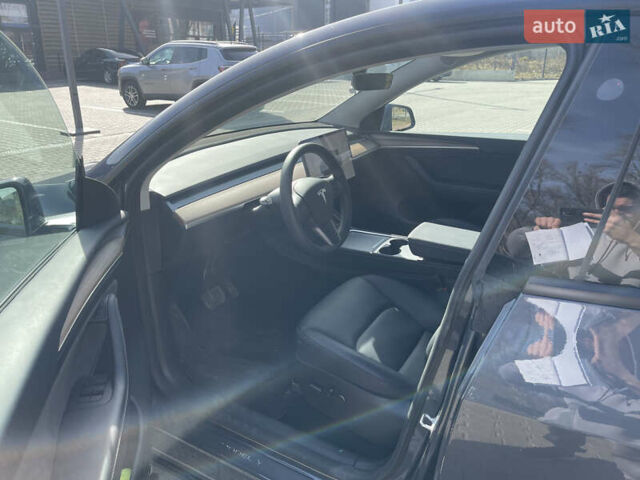 Серый Тесла Model Y, объемом двигателя 0 л и пробегом 21 тыс. км за 29500 $, фото 11 на Automoto.ua