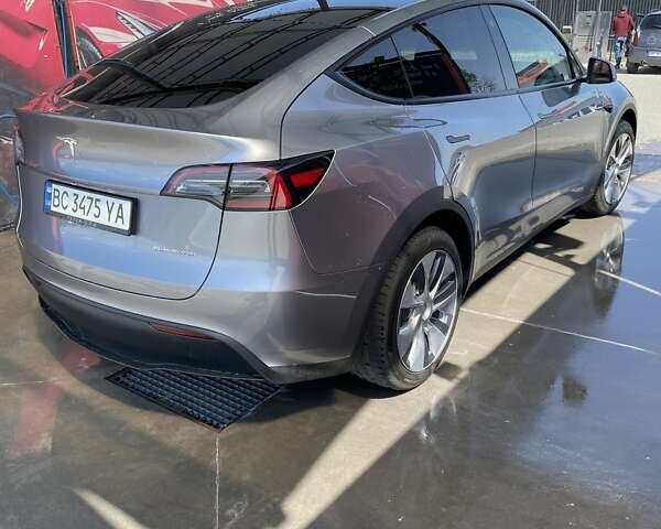 Серый Тесла Model Y, объемом двигателя 0 л и пробегом 40 тыс. км за 38000 $, фото 2 на Automoto.ua