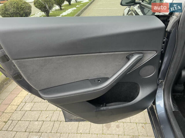 Серый Тесла Model Y, объемом двигателя 0 л и пробегом 35 тыс. км за 29200 $, фото 21 на Automoto.ua