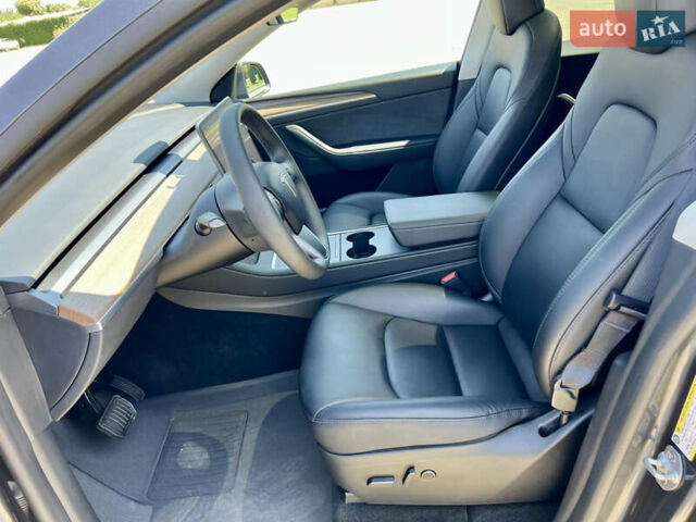 Серый Тесла Model Y, объемом двигателя 0 л и пробегом 45 тыс. км за 23700 $, фото 18 на Automoto.ua