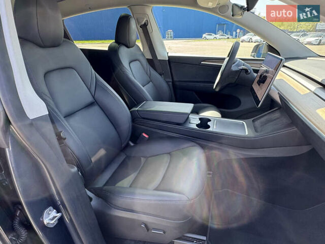 Серый Тесла Model Y, объемом двигателя 0 л и пробегом 28 тыс. км за 29000 $, фото 41 на Automoto.ua