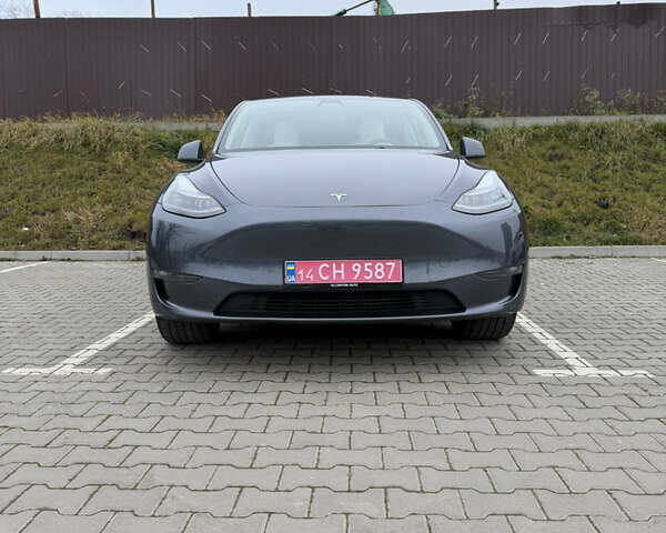 Серый Тесла Model Y, объемом двигателя 0 л и пробегом 64 тыс. км за 27300 $, фото 5 на Automoto.ua