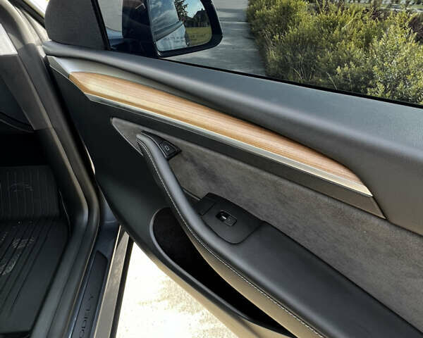 Сірий Тесла Model Y, об'ємом двигуна 0 л та пробігом 23 тис. км за 25600 $, фото 22 на Automoto.ua