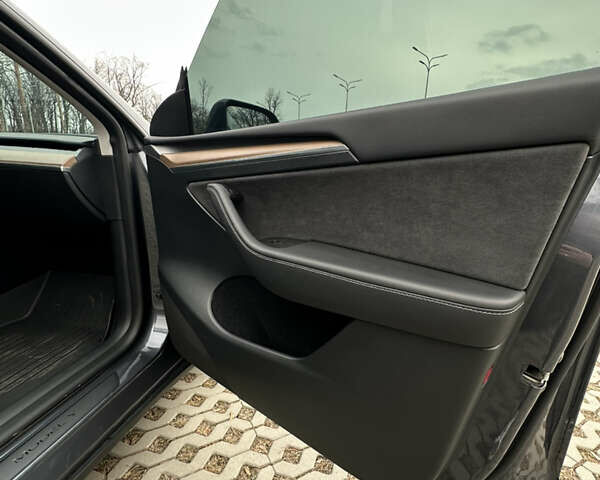 Серый Тесла Model Y, объемом двигателя 0 л и пробегом 22 тыс. км за 32000 $, фото 41 на Automoto.ua