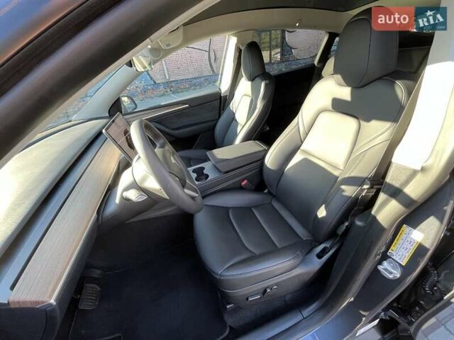 Серый Тесла Model Y, объемом двигателя 0 л и пробегом 40 тыс. км за 27700 $, фото 19 на Automoto.ua