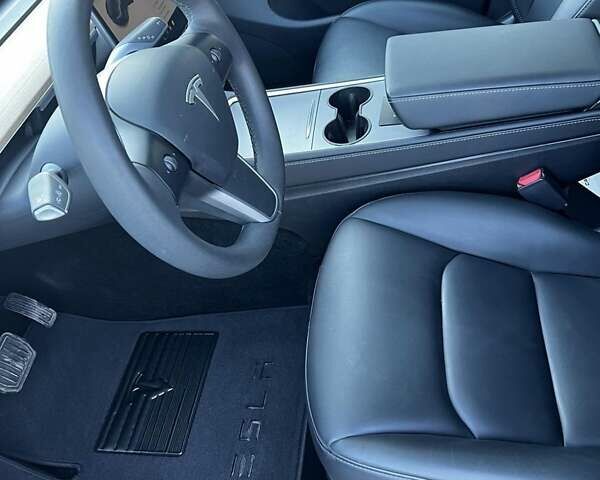 Серый Тесла Model Y, объемом двигателя 0 л и пробегом 2 тыс. км за 32500 $, фото 11 на Automoto.ua