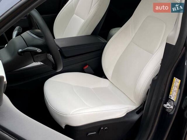 Сірий Тесла Model Y, об'ємом двигуна 0 л та пробігом 51 тис. км за 33999 $, фото 12 на Automoto.ua