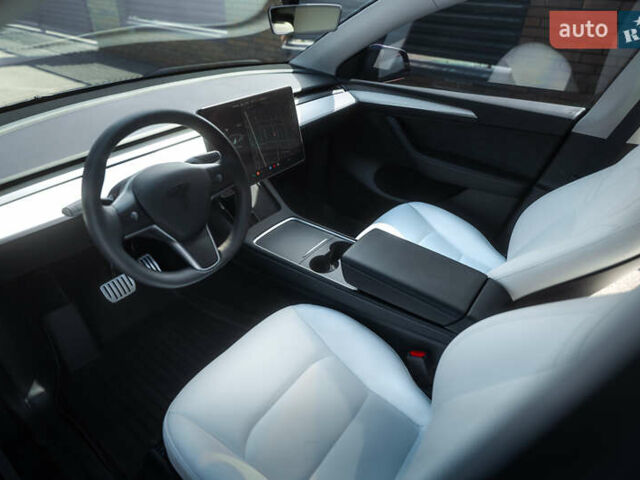 Серый Тесла Model Y, объемом двигателя 0 л и пробегом 20 тыс. км за 38000 $, фото 9 на Automoto.ua