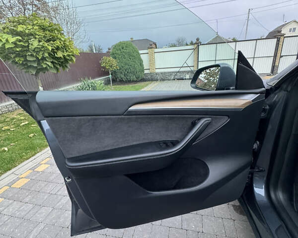 Серый Тесла Model Y, объемом двигателя 0 л и пробегом 74 тыс. км за 26500 $, фото 13 на Automoto.ua