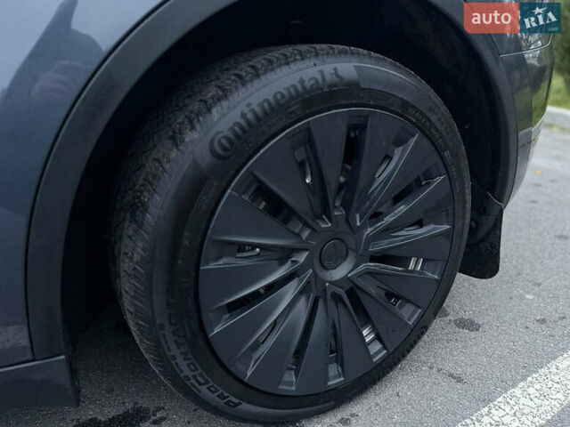 Серый Тесла Model Y, объемом двигателя 0 л и пробегом 32 тыс. км за 24900 $, фото 13 на Automoto.ua