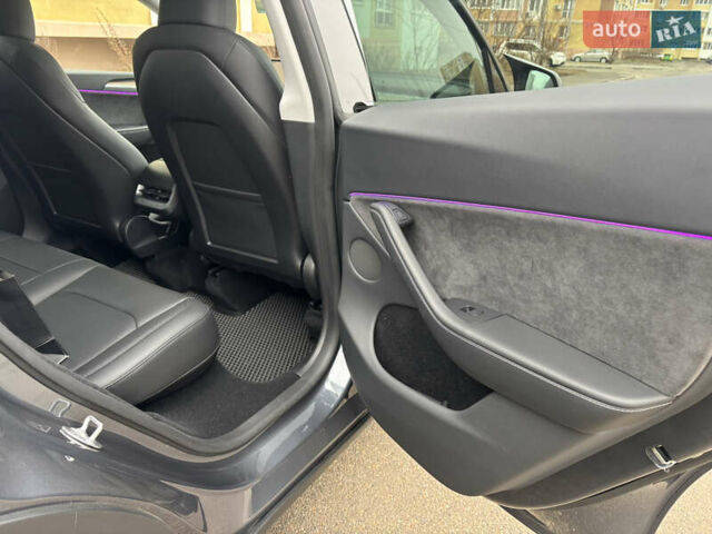 Серый Тесла Model Y, объемом двигателя 0 л и пробегом 20 тыс. км за 27000 $, фото 21 на Automoto.ua