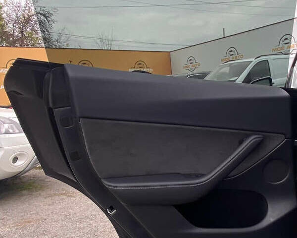 Серый Тесла Model Y, объемом двигателя 0 л и пробегом 26 тыс. км за 39000 $, фото 22 на Automoto.ua