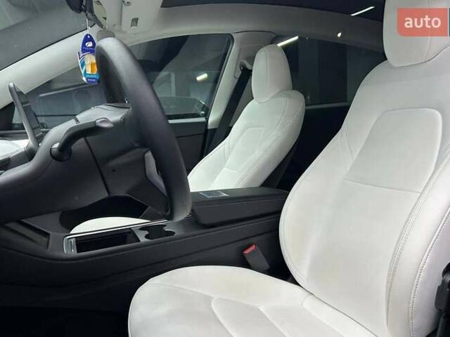 Серый Тесла Model Y, объемом двигателя 0 л и пробегом 27 тыс. км за 31000 $, фото 9 на Automoto.ua