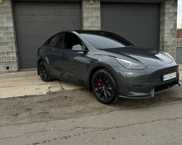 Серый Тесла Model Y, объемом двигателя 0 л и пробегом 18 тыс. км за 33500 $, фото 1 на Automoto.ua