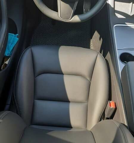 Серый Тесла Model Y, объемом двигателя 0 л и пробегом 41 тыс. км за 27000 $, фото 4 на Automoto.ua