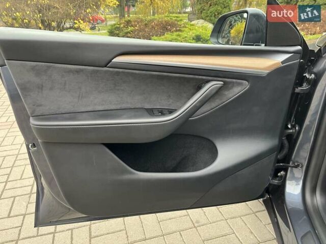 Серый Тесла Model Y, объемом двигателя 0 л и пробегом 60 тыс. км за 29000 $, фото 24 на Automoto.ua