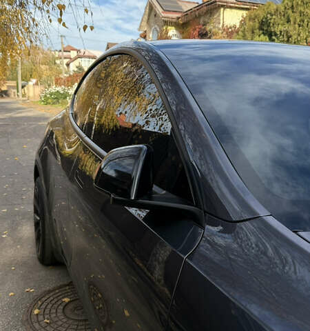 Серый Тесла Model Y, объемом двигателя 0 л и пробегом 25 тыс. км за 30500 $, фото 4 на Automoto.ua