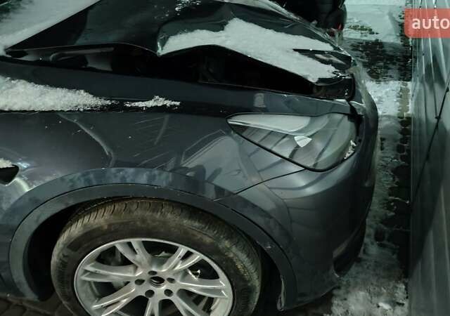 Серый Тесла Model Y, объемом двигателя 0 л и пробегом 37 тыс. км за 15800 $, фото 5 на Automoto.ua